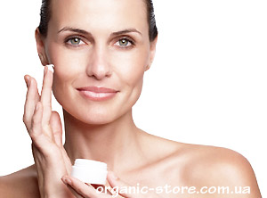 Как выбрать крем для сухой и чувствительной кожи лица