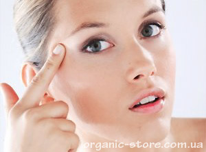 Какие натуральные масла подходят для кожи вокруг глаз?